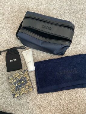 Dior Bundle! Navy Men's Toiletry bag, cleanser, ornament, washcloth, mirror 🤍